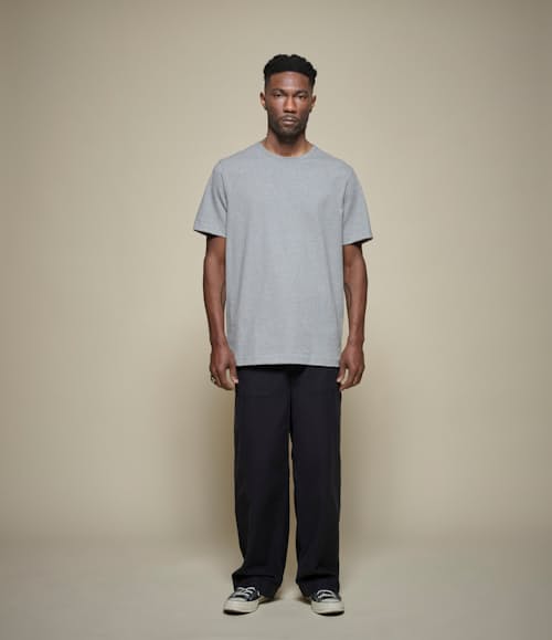 on model image of 2M15 Vintage Machine Refined Fit T-Shirt