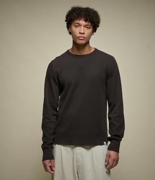 on model image of THERMAL01 Thermal Cotton Longsleeve