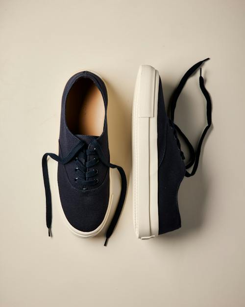 no crop image of Canvas Sneaker