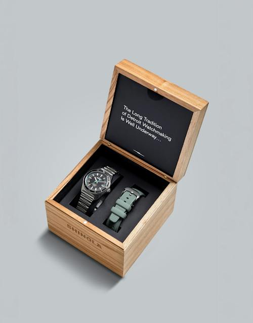 lifestyle image of Duck Automatic 3HD 38mm Gift Set