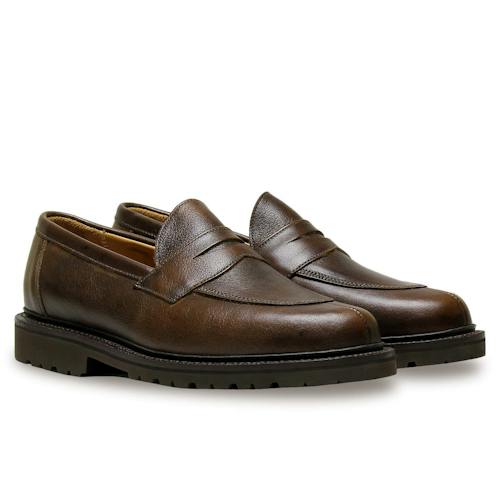 laydown image of Les Apron Penny Loafer