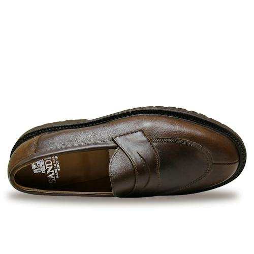 laydown image of Les Apron Penny Loafer