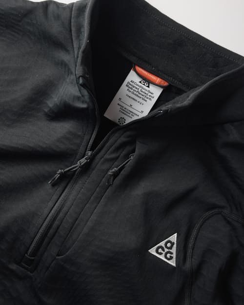 laydown detail image of ACG TF Wolf Grid Half-Zip