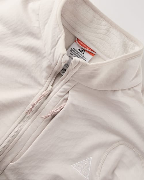 laydown detail image of ACG TF Wolf Grid Half-Zip