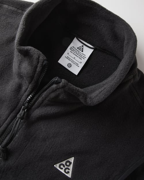 laydown detail image of ACG Wolf Tree Full Zip Vest