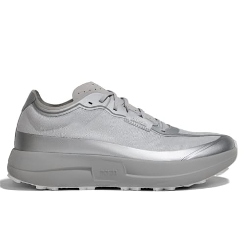 laydown image of 005 Trail Sneaker