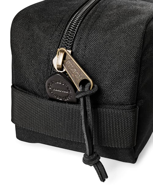 laydown detail image of Dryden Travel Pack