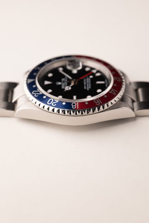 laydown detail image of 2006 Rolex 16710 GMT Master II