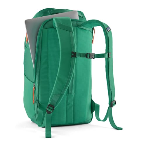 laydown image of Black Hole Pack 32L