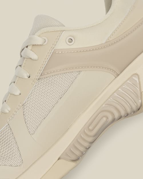 laydown detail image of CMC Trainer
