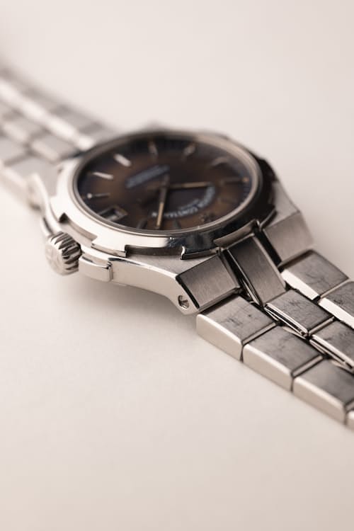laydown detail image of 2000’s Vacheron Constatin 42050 Overseas Tropical Dial