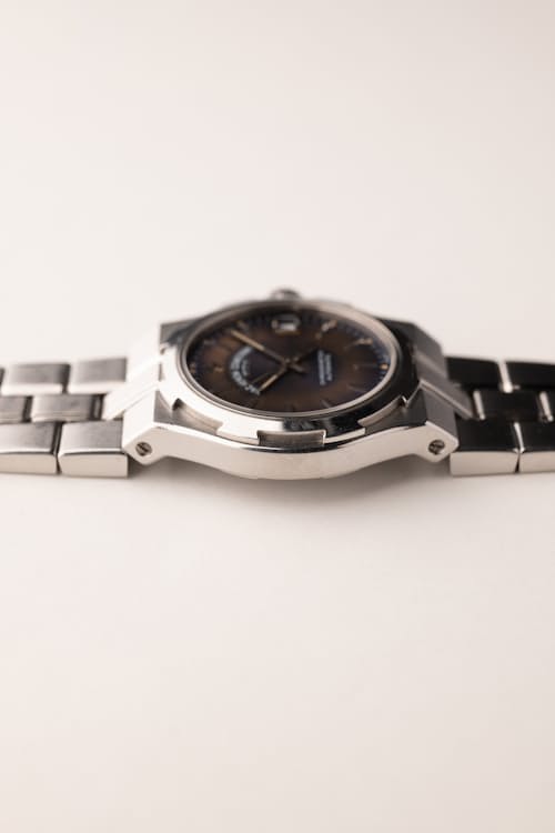laydown detail image of 2000’s Vacheron Constatin 42050 Overseas Tropical Dial