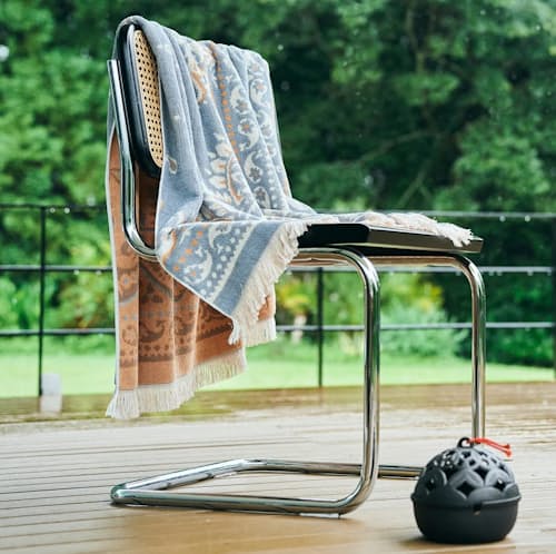 lifestyle image of Cotton Pile Blanket (M)