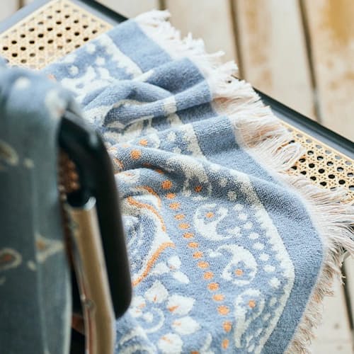 lifestyle image of Cotton Pile Blanket (M)