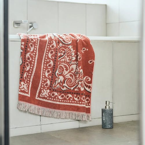 lifestyle image of Cotton Pile Blanket (M)