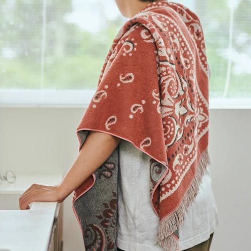 lifestyle image of Cotton Pile Blanket (M)