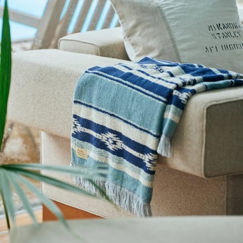 lifestyle image of Cotton Pile Blanket (M)