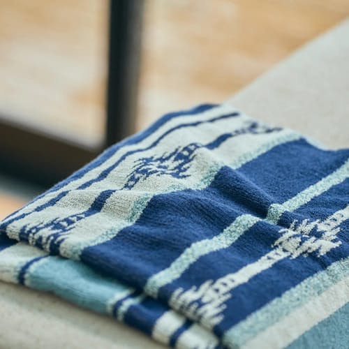 lifestyle image of Cotton Pile Blanket (M)