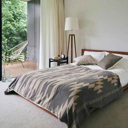 lifestyle image of Cotton Pile Blanket (L)