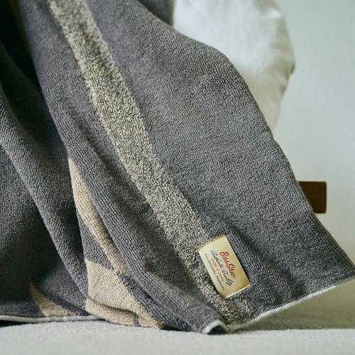 lifestyle image of Cotton Pile Blanket (L)
