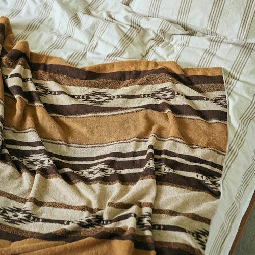 lifestyle image of Cotton Pile Blanket (L)