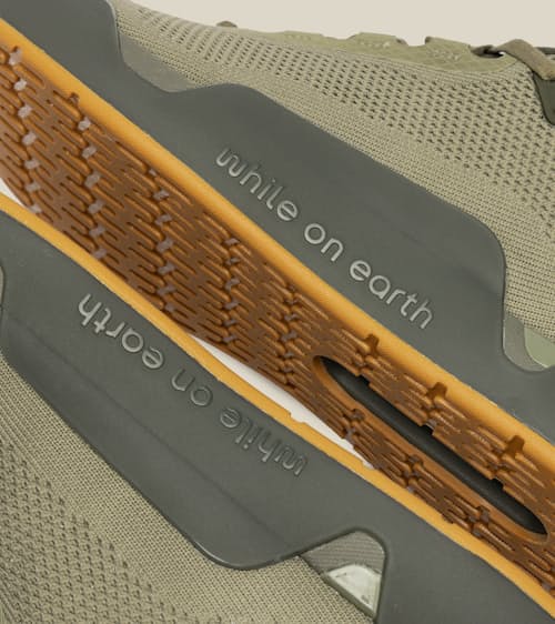 laydown detail image of Move Trainer