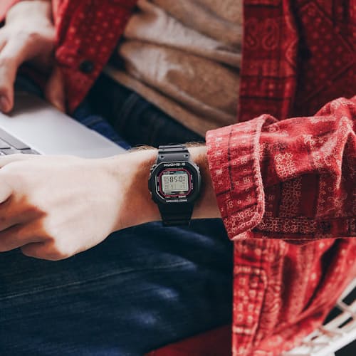 lifestyle image of 5000 Series Watch - DW5000R-1A