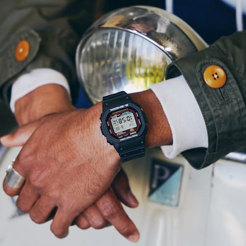 lifestyle image of 5000 Series Watch - DW5000R-1A
