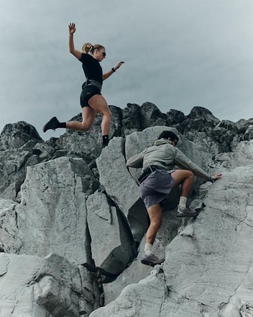 lifestyle image of Raide x norda LF 2L Running Belt