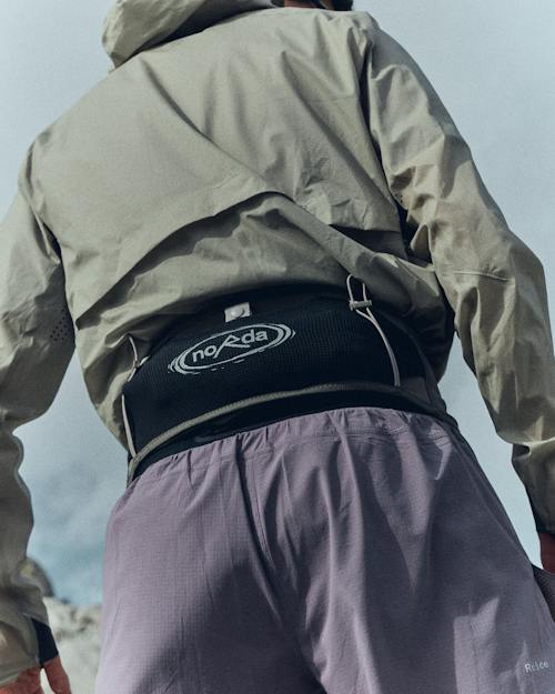 lifestyle image of Raide x norda LF 2L Running Belt