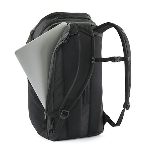 laydown image of Black Hole Pack 32L