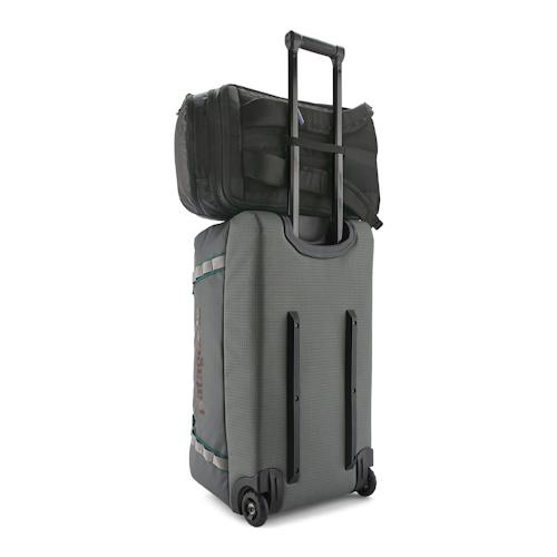 laydown image of Black Hole Pack 32L