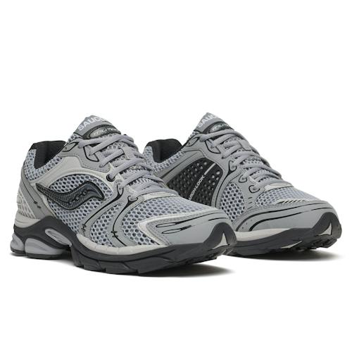 laydown image of Progrid Triumph 4 Sneaker