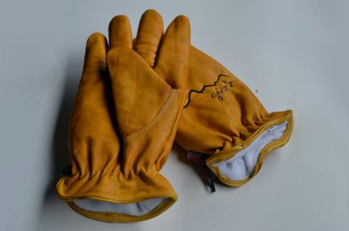 no crop image of Classic Give'r Gloves