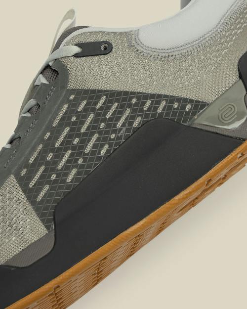 laydown detail image of Move Trainer