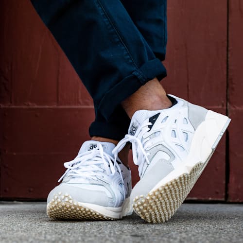 laydown image of Gel-DS Trainer OG