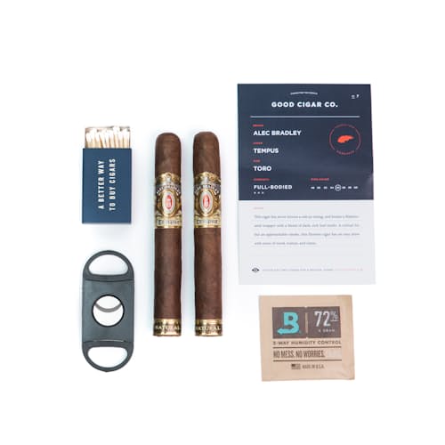 laydown image of 2 Pack of Cigars - Voyage (Medium)