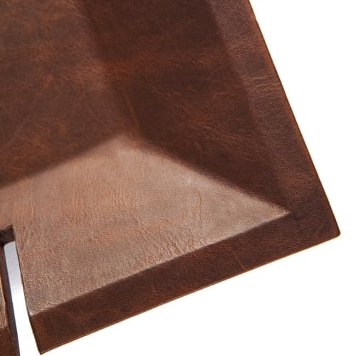 laydown image of Desk Valet
