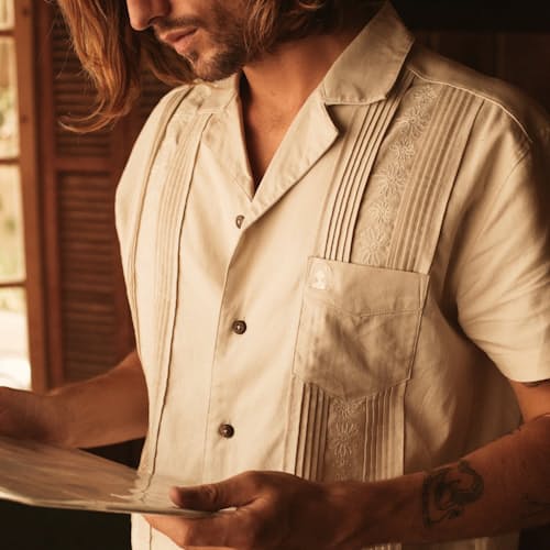 laydown image of Brisa Linen Shirt