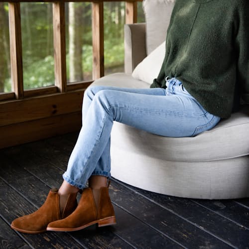 laydown image of Chelsea Boot - Women's