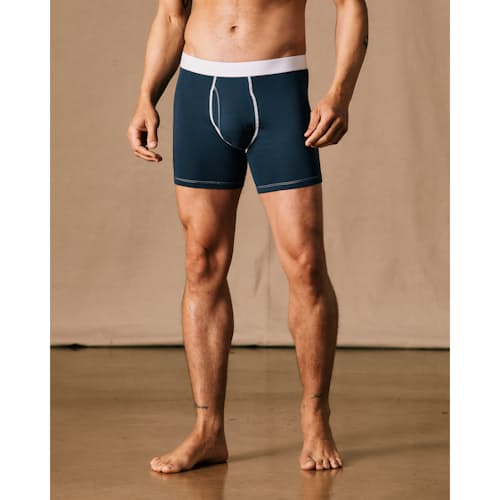 Victor is 6'2'' and wearing a size Medium