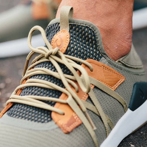 lifestyle image of Mio Li Sneaker