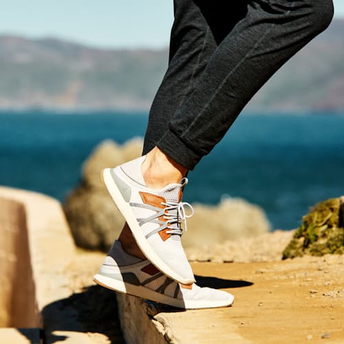 lifestyle image of Mio Li Sneaker