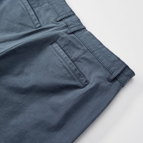 laydown detail image of 365 Chino Short - 7"