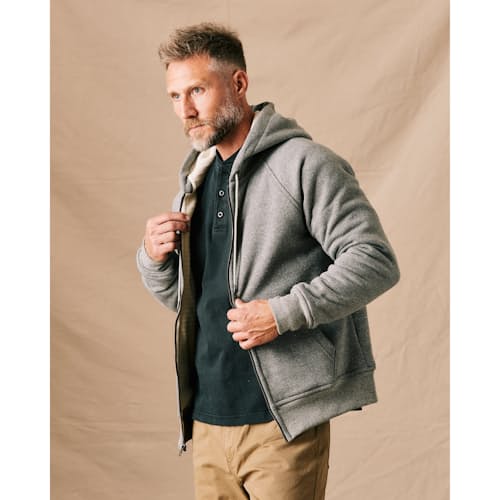 Chad is 6'1" and wearing a M