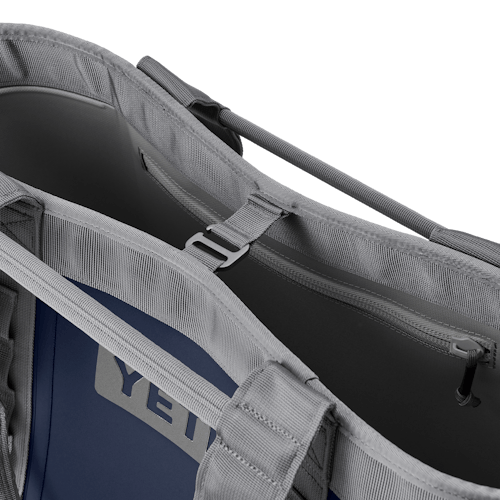 lifestyle image of Camino Carryall 35L Tote