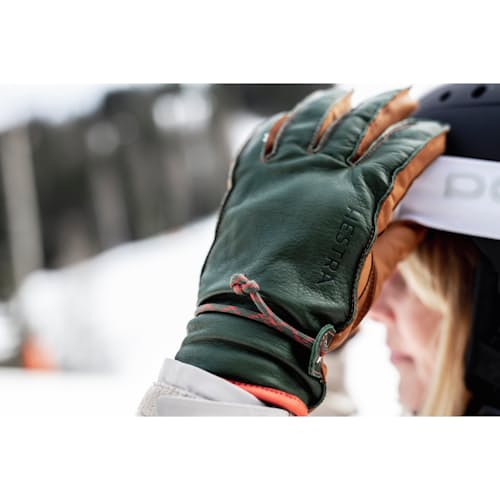 lifestyle image of Wakayama Glove