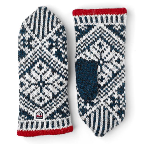 laydown image of Nordic Wool Mitt