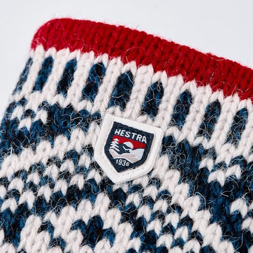 laydown image of Nordic Wool Mitt