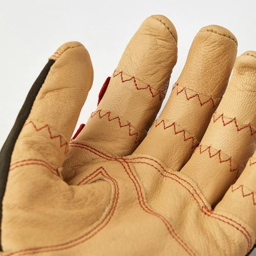 lifestyle image of Ergo Grip Active Glove